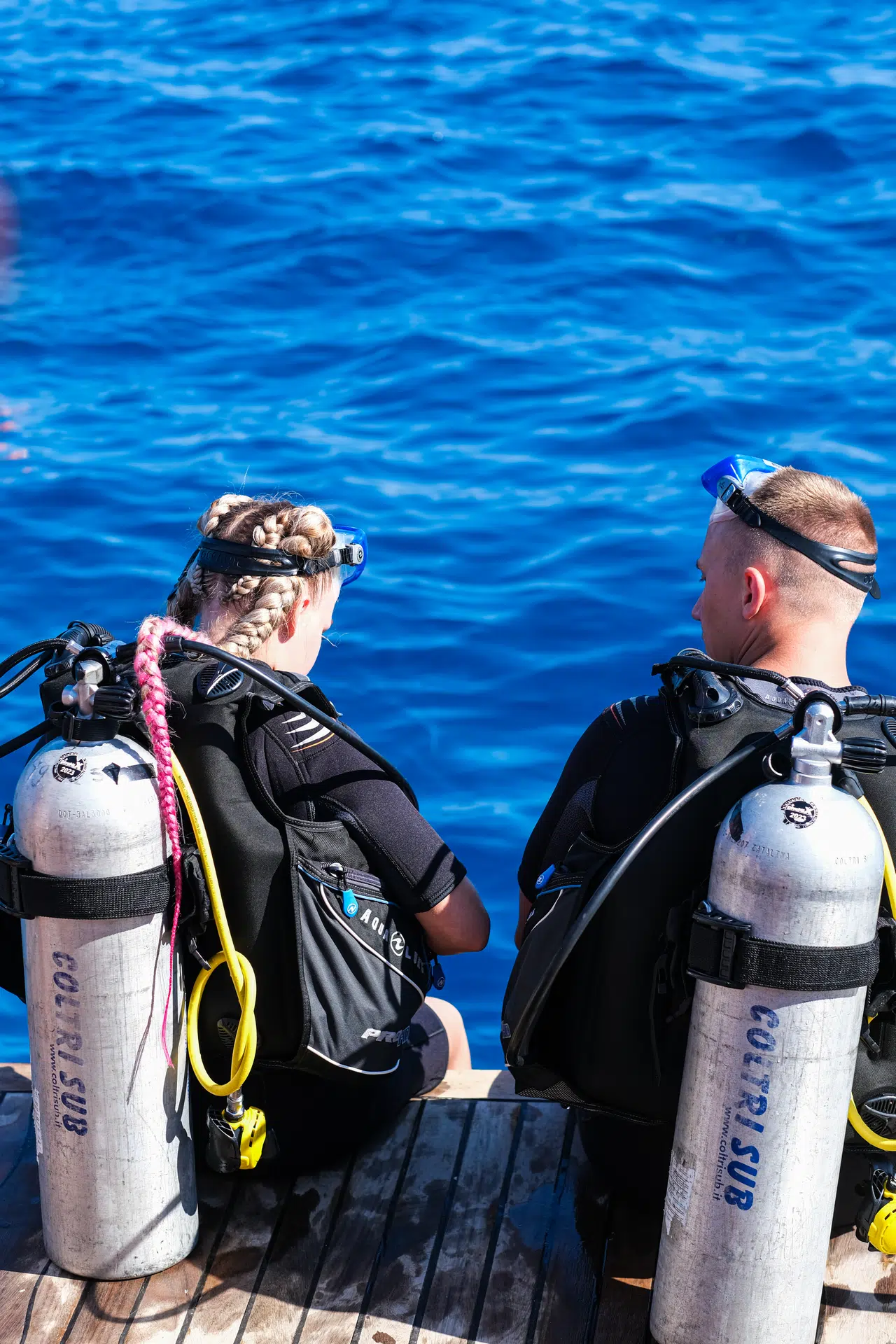scuba-diver-before-diving-diving-lesson-open-water